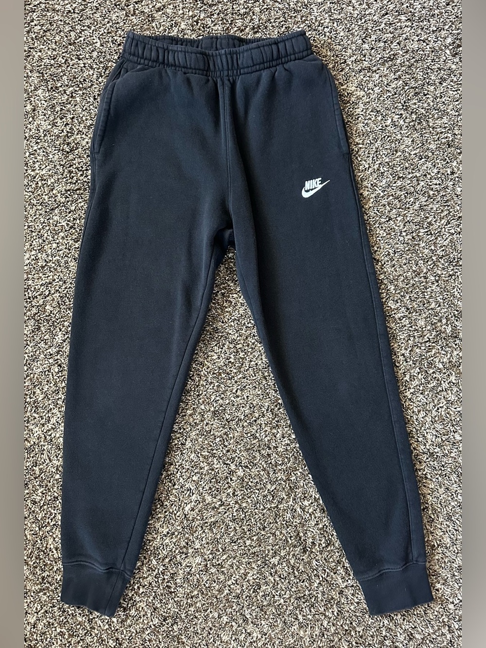 Nike Women's Sportswear Club black Fleece Joggers - size XS